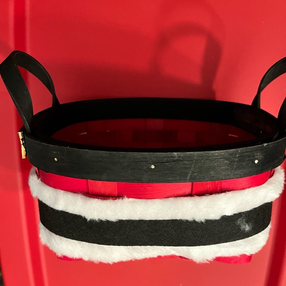 π Christmas Woven Basket π - Picture 2 of 8